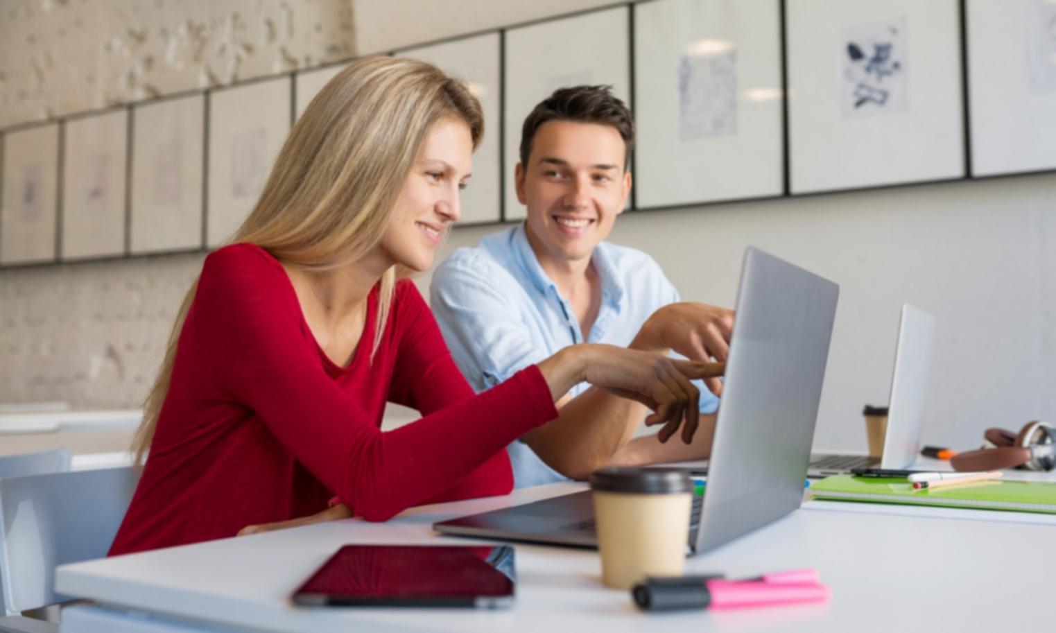 Moderne Arbeitsumgebung für Budgetplanung und Finanzoptimierung